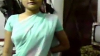 Sexy Indian Girl In Saree Seduction (New)