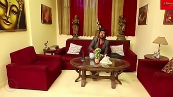 پسرخوانده مادر بالغ خوابیده را اغوا می کند.