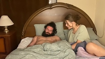 Ruska Milf Daje Svojemu Pastorku Razvajen Oralni Seks V Hd